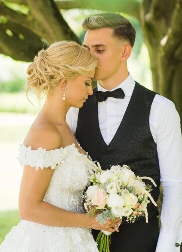 Laura Hilven and Leandro Trossard on their wedding day. 